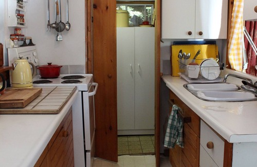 Algonquin Highlands Cottage | Cozy waterfront cottage, beautifully treed-10 min from Dorset.