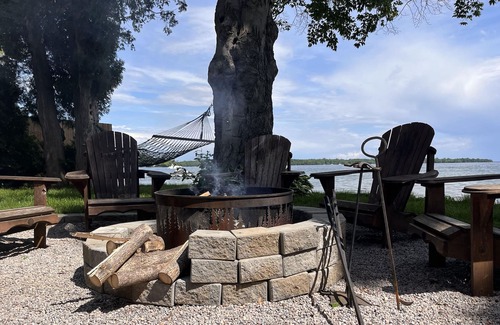 Ramara Cottage | Cozy Waterfront 2 bedroom Cottage in Orillia