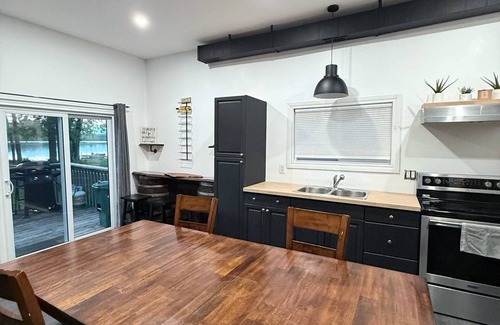 Quinte West Cottage | Cozy Waterfront 3 Bedroom Cottage (Pet-Friendly)