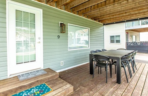 Gravenhurst Cottage | Cozy waterfront cottage with a private dock for boats