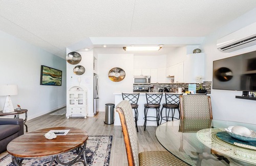Marco Island Condo | Cozy Waterfront Condo with Stunning Sunsets