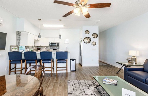 Marco Island Condo | Cozy Waterfront Condo with Stunning Sunsets