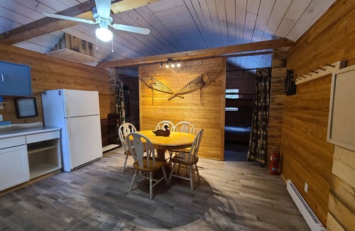 Algoma District Cabin | Cozy waterfront cabin