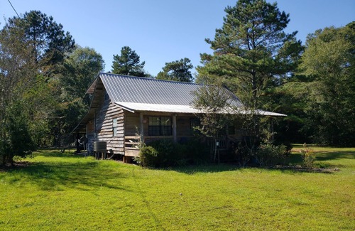 Stone County House | Cozy waterfront cabin on 20 acres
