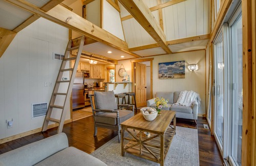 Lodi House | COZY WATERFRONT CABIN, ON SUNSET BAY, LAKE WISCONSIN ! SUMMER AND WINTER FUN !