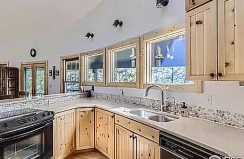 Lyons Ski Chalet | Cozy waterfront chalet at headwaters of Little Thompson river