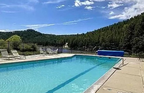 Lyons Ski Chalet | Cozy waterfront chalet at headwaters of Little Thompson river