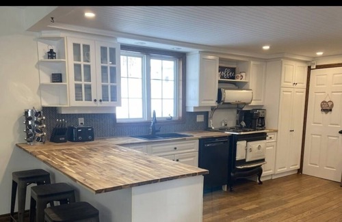 Port Sydney Cottage | Cozy waterfront Cottage perfect for families