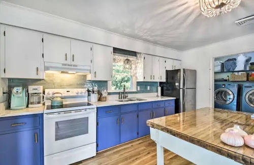 Deltaville House | Cozy Waterfront Cottage w/fire pit in Deltaville