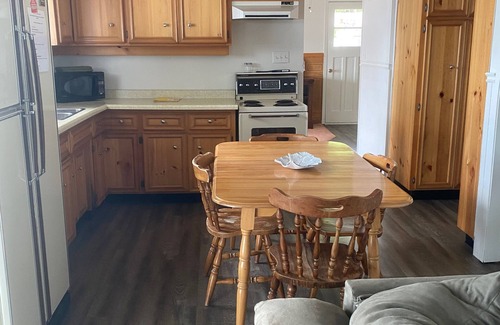 South Bruce Peninsula Cottage | Cozy Waterfront Cottage on desirable lake