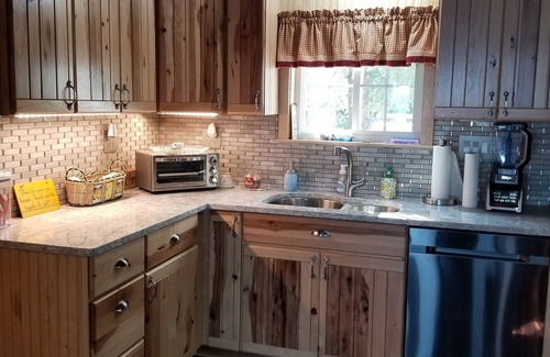West Alton Cottage | Cozy waterfront cottage with Awesome sunsets & views of Lake Winni