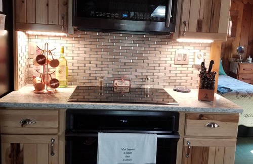West Alton Cottage | Cozy waterfront cottage with Awesome sunsets & views of Lake Winni