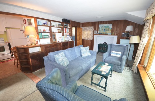 Northport House | Cozy waterfront cottage in Northport. Easy walk to downtown.