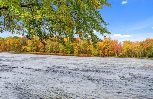 Drummond-North Elmsley Apartment | Cozy Waterfront Cottage, WiFi-Netflix-Dog Friendly