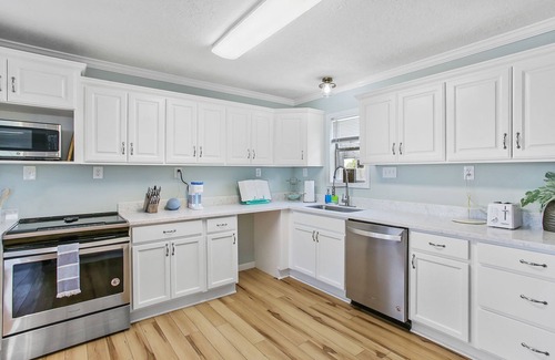 Lake Charles House | Cozy Waterfront home with canal access to Calcasieu Lake