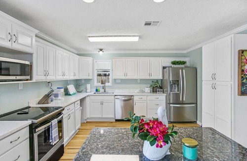 Lake Charles House | Cozy Waterfront home with canal access to Calcasieu Lake