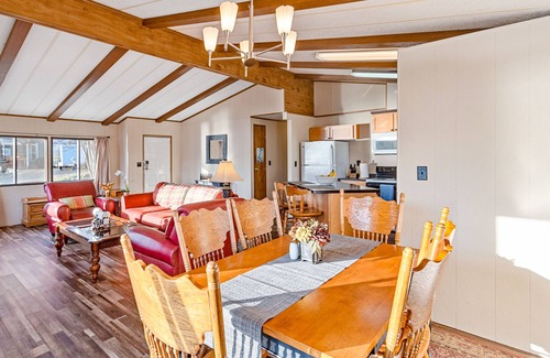 Harrison House | Cozy, waterfront home on Lake Coeur d'Alene - walk to downtown Harrison