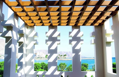 As Sifah Apartment | Cozy Waterfront Home