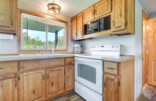 Oconto Cabin | Cozy Waterfront Home on the Bay of Green Bay!