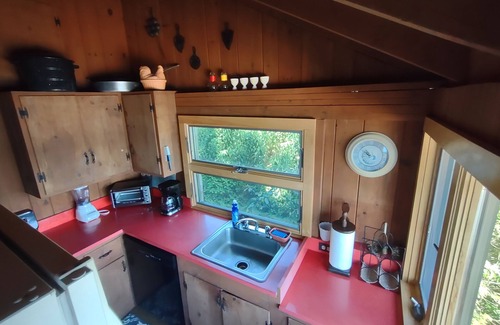 South Bristol Cabin | Cozy waterfront log cottage with huge outdoor living area.