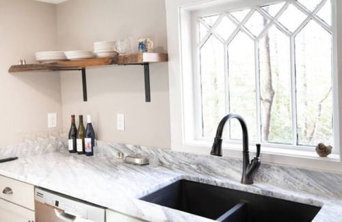 Lanexa Cottage | Cozy waterfront newly renovated cottage!