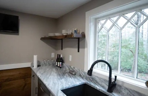 Lanexa Cottage | Cozy waterfront newly renovated cottage!