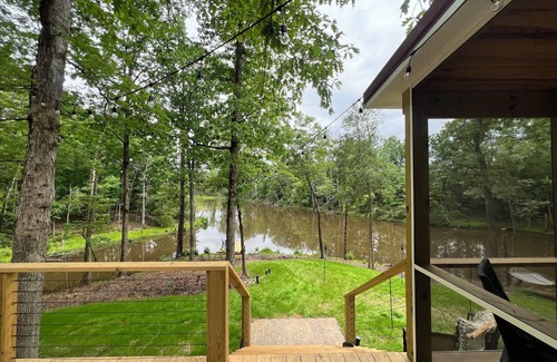 Cordova Cottage | Cozy Waterfront Retreat at McMichael Farms