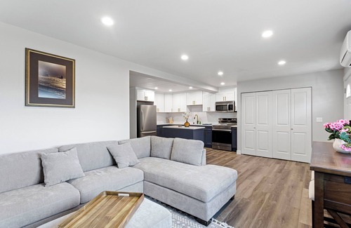 Des Moines House | Cozy Waterfront Stay – 2BR Just Minutes from Local Eats & Marina Life