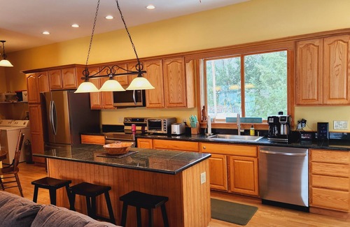 Alexandria Bay House | Cozy waterfront open floor plan home in Alex Bay, NY