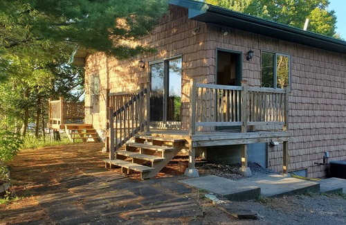 Alexandria Bay House | Cozy waterfront open floor plan home in Alex Bay, NY