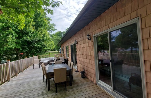Alexandria Bay House | Cozy waterfront open floor plan home in Alex Bay, NY