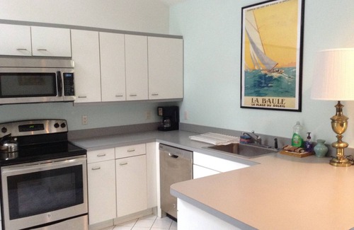 East Quogue House | Cozy Waterview Cottage! Perfect for couples