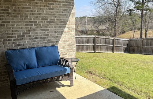 Oxford House | Cozy Weekend Rental