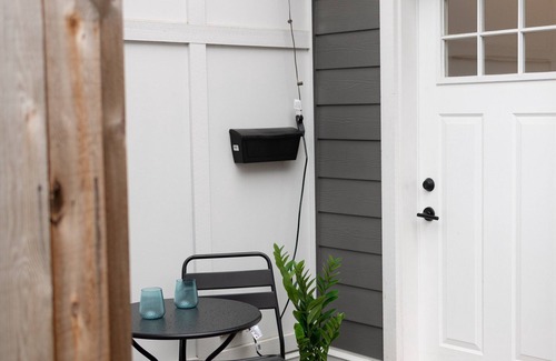 Langford House | Cozy west coast suite five minutes from the beach