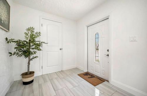 Flamingo Parks House | Cozy West Palm Beach Home l 10min to Municipal Beach and more!
