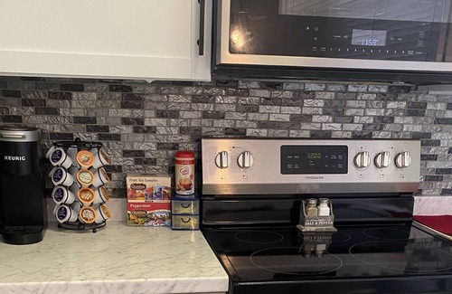 Cape Girardeau House | Cozy Westend 4 queen beds, clean, quiet with a walk out basement