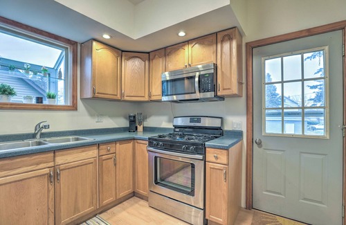 Westmont House | Cozy Westmont Home: Walk to Metra Station!
