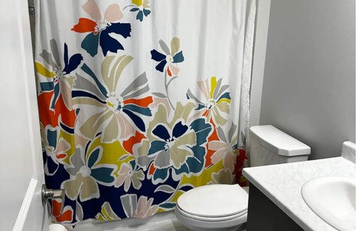 Whitby House | Cozy Whitby Retreat (Private 2 Bedroom Townhouse)