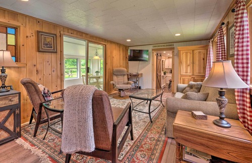 Lisbon Cabin | Cozy White Mountains Getaway w/ Wood Fire Pit