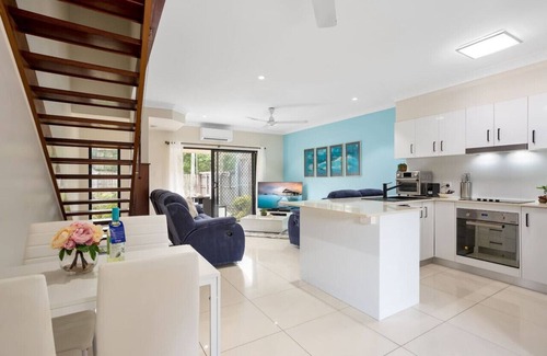 White Rock House | Cozy White Rock Retreat Near Cairns with Pool & Garden