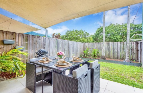 White Rock House | Cozy White Rock Retreat Near Cairns with Pool & Garden