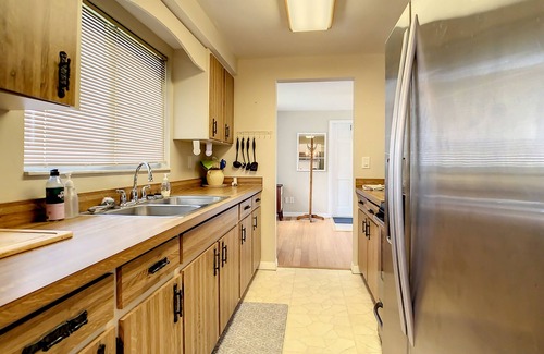 Venice House | Cozy Whole Home Half Mile From Venice Island