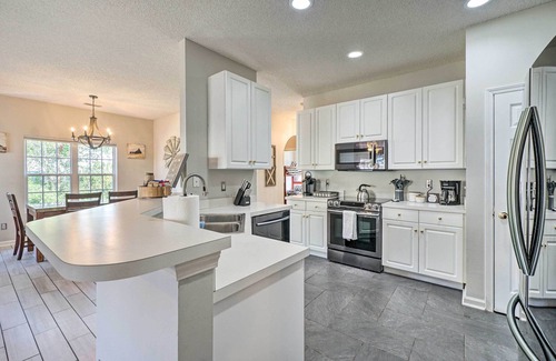 Murraysville House | Cozy Wilmington Bungalow ~ 6 Mi to Beaches!