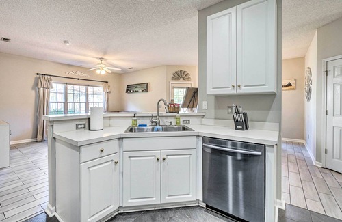Murraysville House | Cozy Wilmington Bungalow ~ 6 Mi to Beaches!