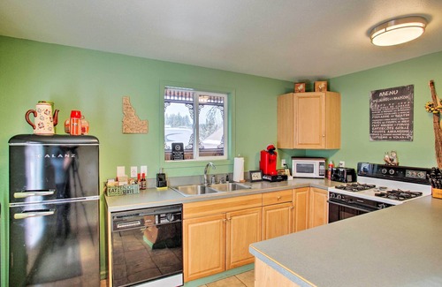 Winchester Cabin | Cozy Winchester Lake Cabin: Hunting/Fishing Haven!