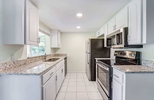 Goldenrod Apartment | Cozy Winter Park 2BR with Garden & Full Kitchen