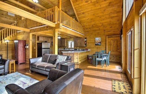 New Market Cabin | Cozy Winter Retreat: Great Location & Pet Friendly