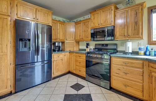 Hannibal House | Cozy Wisconsin Retreat w/Deck, Grill & Fire Pit!