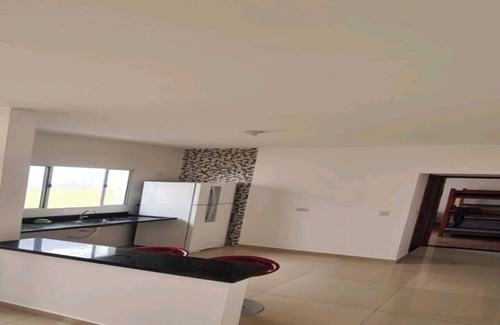 Itanhaem House | Cozy with a pool and beach just around the corner.