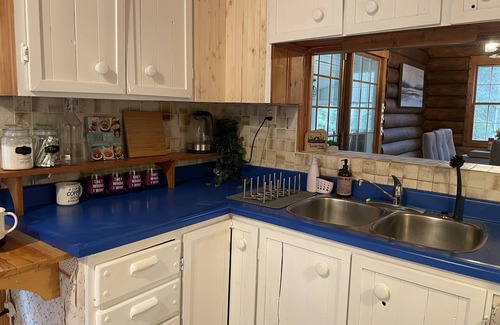 Hastings Highlands Cottage | Cozy Wood log cottage